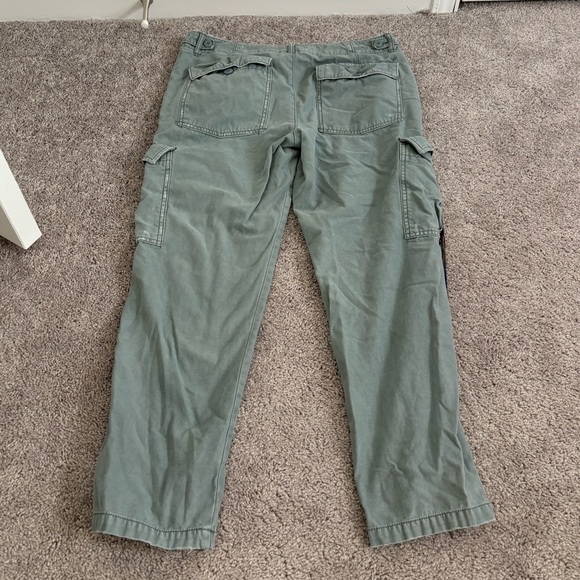 Y2K American Eagle  low rise cargo pants  
Size 6- 32 in. waist/35.5 in. length - Picture 2 of 6